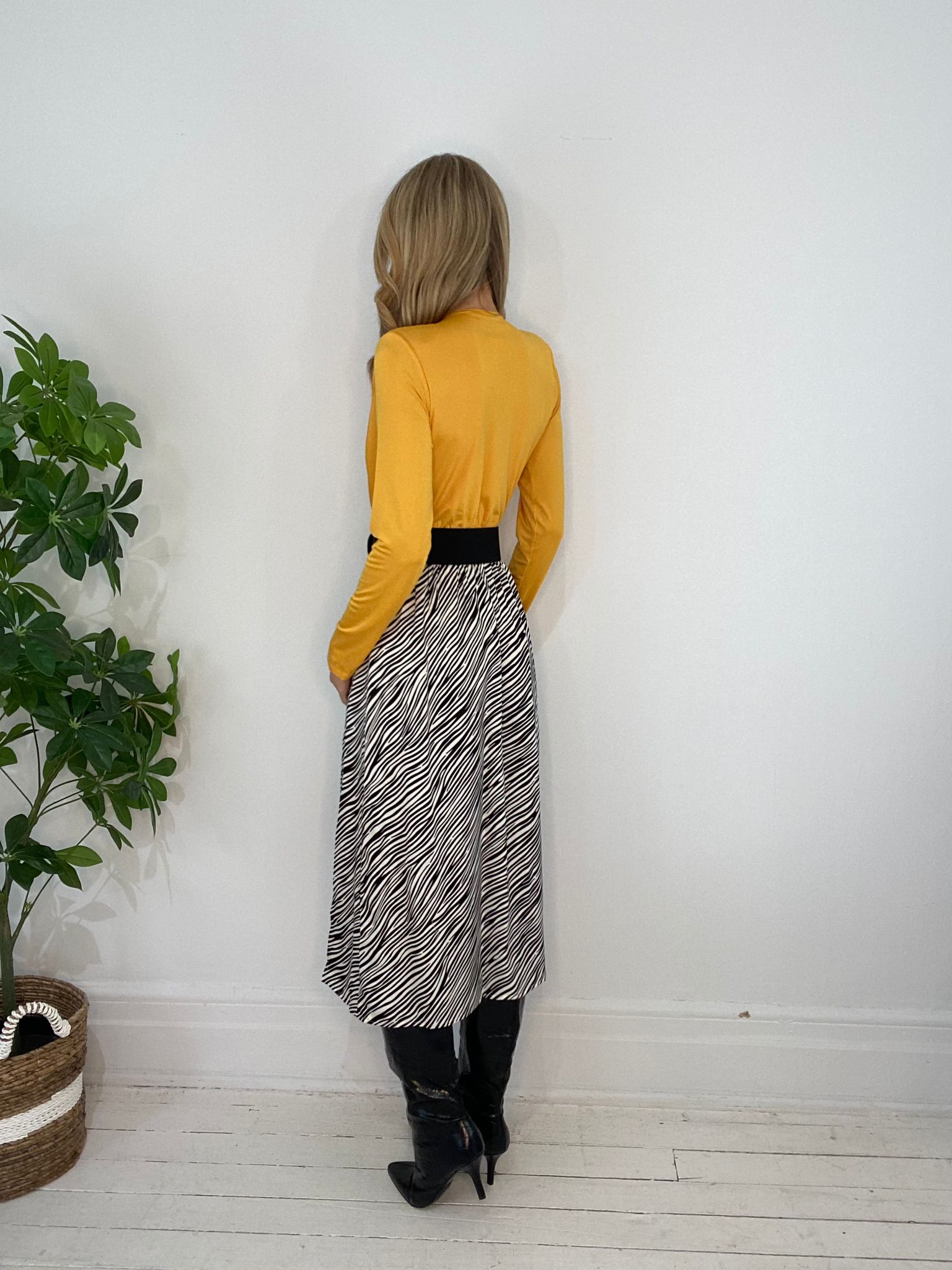 8230186 SKIRT